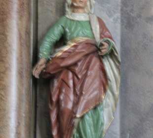 Heiligenfiguren am Hochaltar