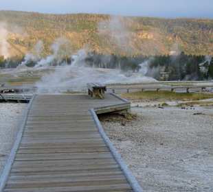 Dampfende Geyser