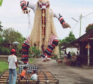 Riesige Ogo Ogo-Figur zu Nyepi