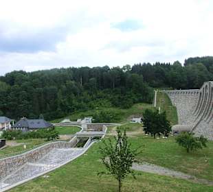 Sperrmauer von unten gesehen
