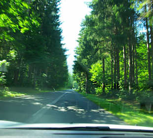 Viele Brunnenanlagen an der Straße