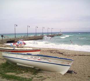 Die letzten Boote am Strand