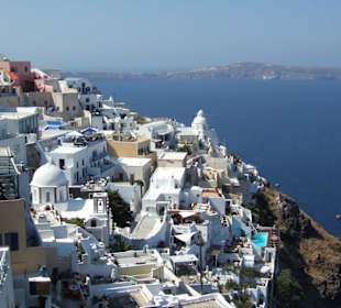 Blick über Fira und die Caldera