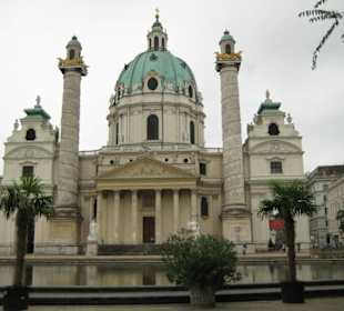 Hauptportal der Karlskirche