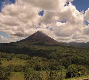 Eine der Ausflugsmöglichkeiten , der Vulkan Arenal