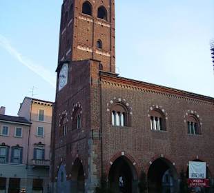 L'Arengario visto dal municipio