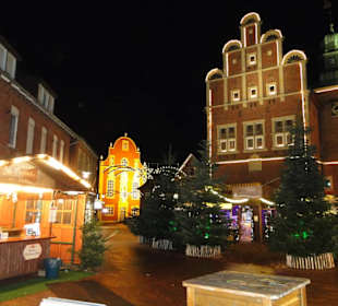 Weihnachtsmarkt u. Rathaus