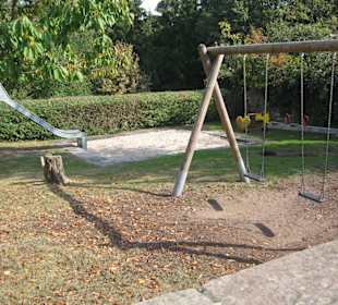 Spielplatz vor der Burgruine