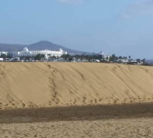 Start: Das Hotel im Hintergrund