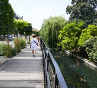 Rechts fängt das Fischerviertel an mit Fluss Lauch