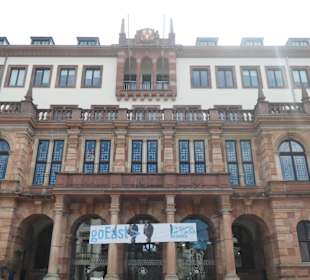 Blick zum Neuen Rathaus von Wiesbaden