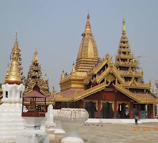 Auf dem Pagodengelände