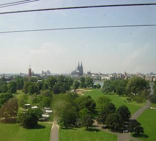 Blick aus der Seilbahn durch die Scheibe