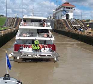1. Teilstück der Schleuse geschafft