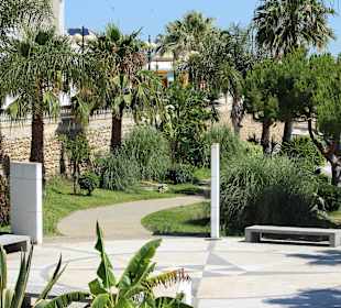 Stadtrand/Hafenseite, kleiner Park.