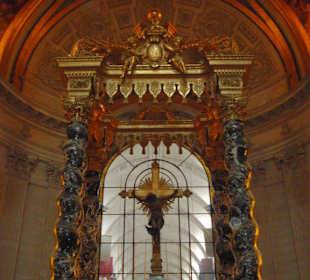 Kreuz im Dom