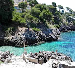 Kleiner Strand auf Weg zur Höhle