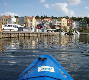 Kanu im Hafen der Marina Wolfsbruch