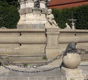 Marienbrunnen mit Mariensäule