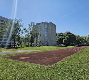 Tartanbahn und Kugelstoßanlage