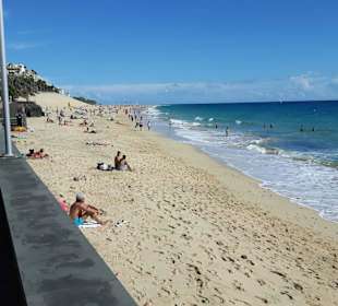 Am Strand von Morro Jable bei Flut