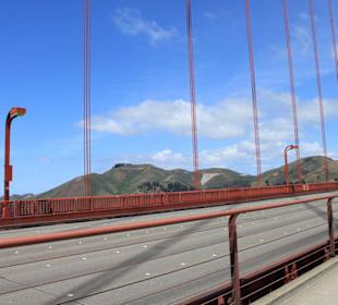 Sechs Fahrspuren auf der Golden Gate Bridge 