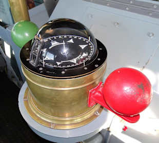 Kompass auf der Brücke der "Mölders"