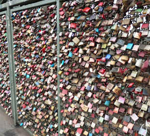 Die Hohenzollernbrücke mit Liebesschlössern