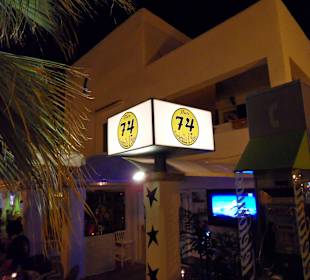 Unverkennbar, die Bar 74