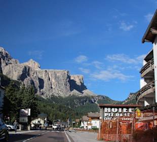 Corvara Straßenabzweig zum Grödner Joch