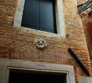 Über den Hauseingänge