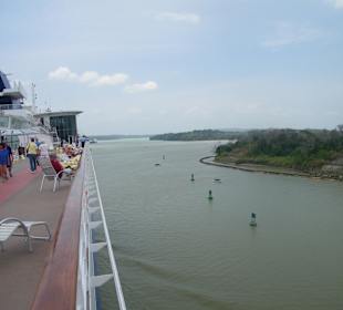 Die Infinity im Kanal