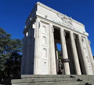 Ansichten des Siegesdenkmals in Bozen