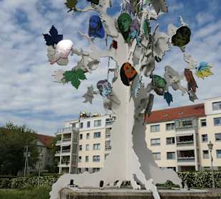 Bei der Installation Island of Dolls in Magdeburg