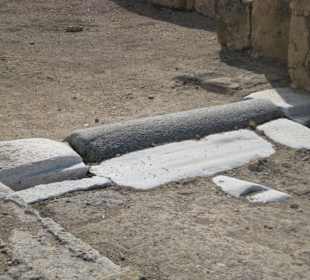 Saranda Kolones: "Säulenverarbeitung"