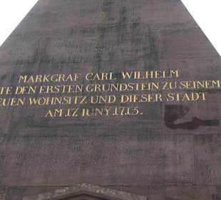 Die 6,81 Meter hohe Karlsruher Pyramide