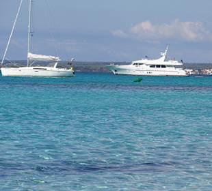 Yachten gehen vor Anker