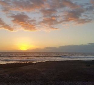 Schöner Sonnenuntergang am Strand