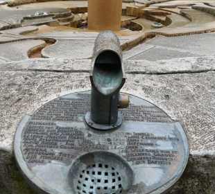 Der Brunnen war ein Geschenk des Landes RP