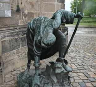 Die Magdeburger Trümmerfrau vor der Johanniskirche