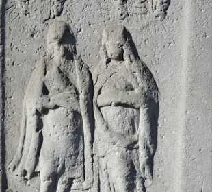 Epitaphien an der Stirnseite der Kirche