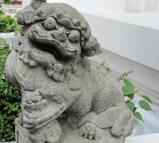 Süße Steinfigur