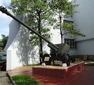 Im Freigelände des Militär Museums