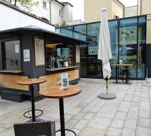 Getränkeausgabe im SB-Biergarten des Sternbräu