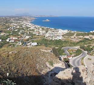 Kefalos Kamari vom Ort Kefalos auf dem Hügel aus.