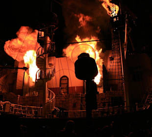 Explosionen auf dem Schiff der Sirenen