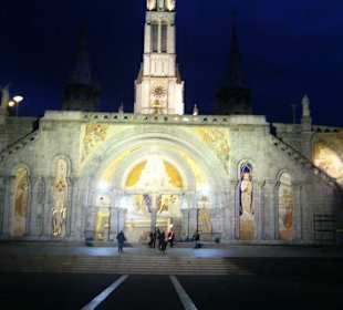 Rosenkranzbasilika bei Nacht