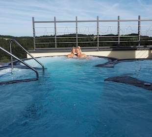 Sky-Sole-Whirlpool auf der Dachterrasse mit 37°C