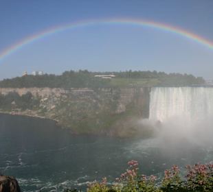 Regenbogen über den Niagara Fällen