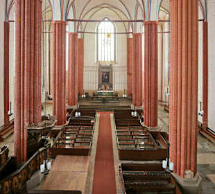 Blick in das Kirchenschiff nach Osten